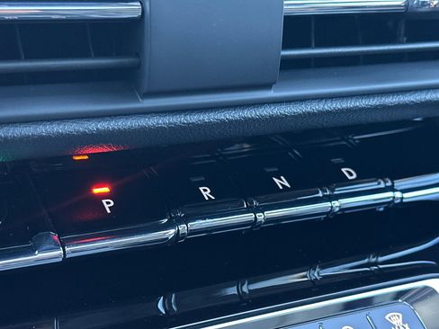 New 2025 Lincoln Corsair Reserve image 21