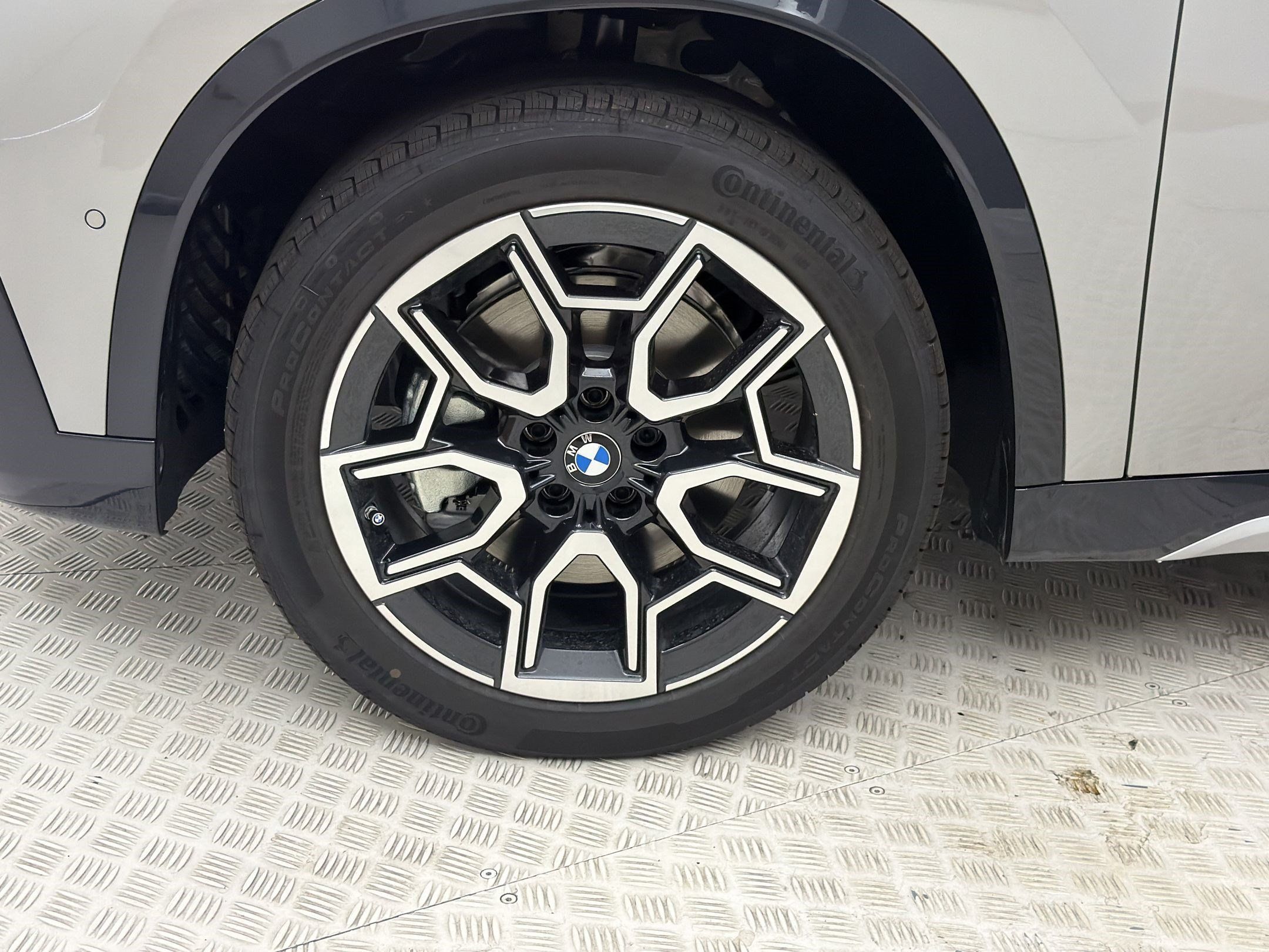 New 2026 BMW X1 xDrive28i AWD/4WD image 13