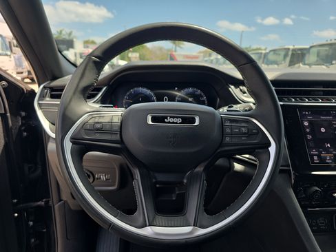 Used 2024 Jeep Grand Cherokee Altitude image 29