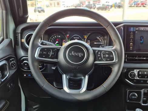 Used 2024 Jeep Wrangler Unlimited Sahara AWD/4WD image 12