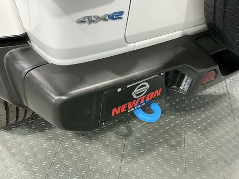 Used 2022 Jeep Wrangler Unlimited Sahara w/ Cold Weather Group image 7