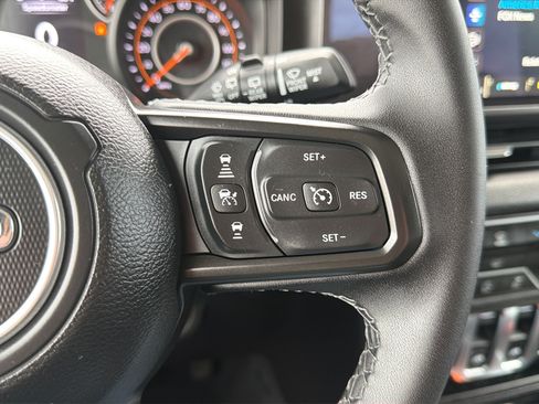 Used 2025 Jeep Wrangler Sport AWD/4WD image 17