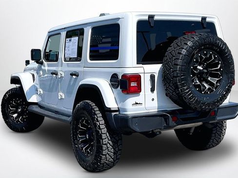 Used 2018 Jeep Wrangler Unlimited Sahara w/ Dual Top Group AWD/4WD image 5