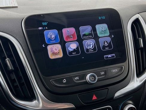 Used 2018 Chevrolet Equinox Premier image 17