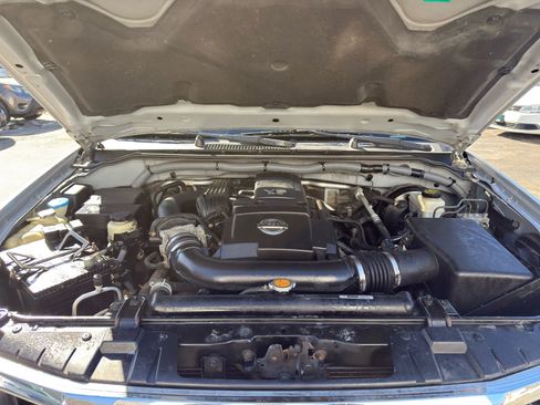 Used 2010 Nissan Frontier SE w/ SE Value Truck Pkg image 14