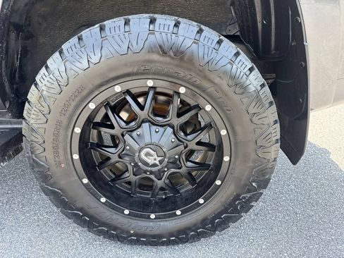 Used 2018 Toyota 4Runner SR5 AWD/4WD image 30