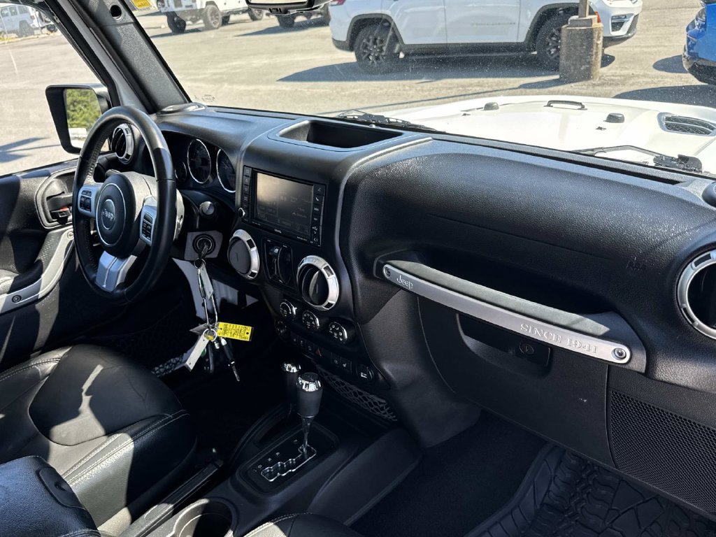 Used 2015 Jeep Wrangler Unlimited Rubicon AWD/4WD image 27