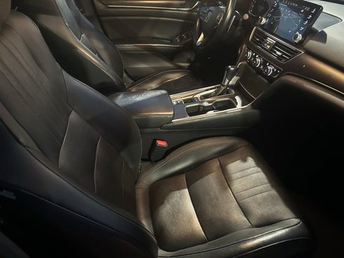 Used 2018 Honda Accord Touring image 6