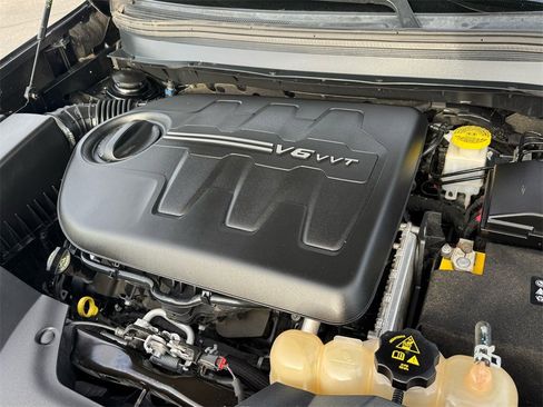 Used 2019 Jeep Cherokee Latitude w/ Popular Appearance Group image 22