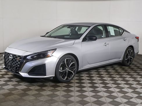 Used 2024 Nissan Altima 2.5 SR FWD image 5