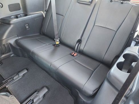 Used 2024 Toyota Highlander XLE image 32