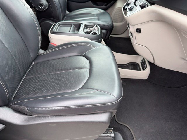 Used 2020 Chrysler Voyager Lxi FWD image 22