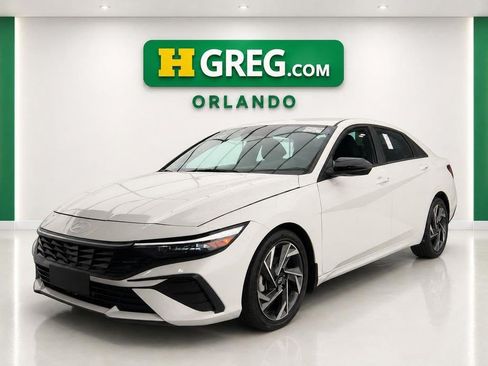 Used 2025 Hyundai Elantra Sport FWD image 4