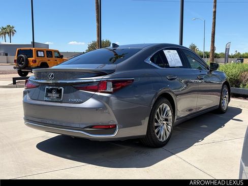 Used 2019 Lexus ES 300h w/ Accessory Package 2 FWD image 4