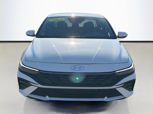 Used 2025 Hyundai Elantra Blue image 8