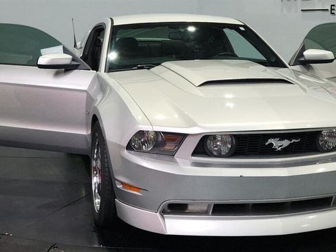 Used 2010 Ford Mustang GT Premium RWD image 16