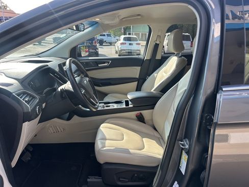Used 2022 Ford Edge Titanium image 8