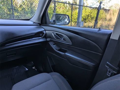 Used 2019 Chevrolet Traverse LT image 24