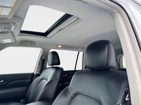 Used 2021 INFINITI QX80 Premium Select w/ All-Season Package image 19