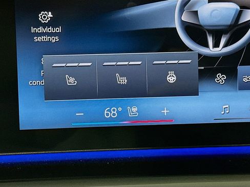 Used 2026 BMW 550e xDrive w/ Premium Package image 26