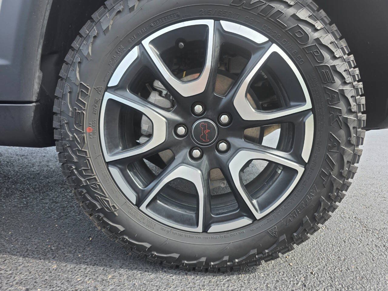 Used 2025 Jeep Compass Trailhawk w/ Trailhawk Convenience Group AWD/4WD image 7