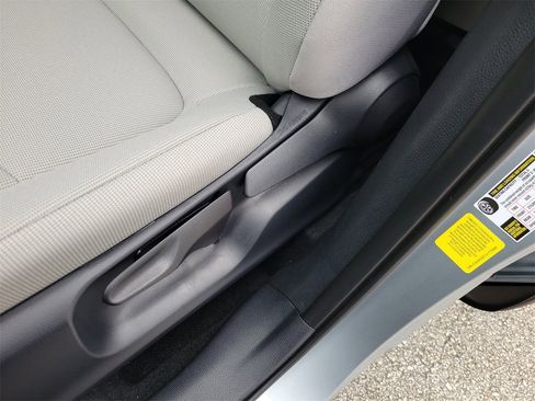 Used 2026 Toyota Corolla Cross LE image 17