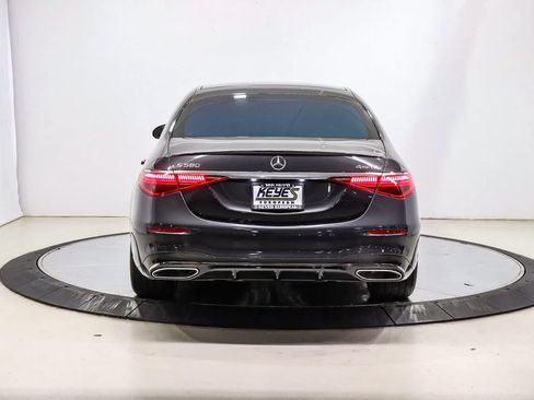 Used 2025 Mercedes-Benz S 580 4MATIC Sedan image 3