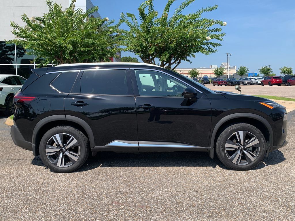 Used 2023 Nissan Rogue SL FWD image 2