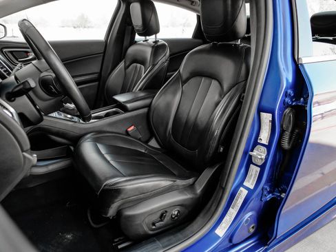 Used 2017 Chrysler 200 Limited Platinum image 39