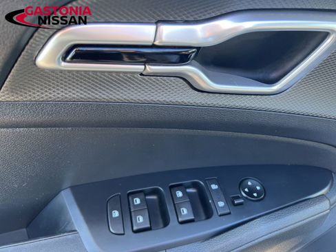 Used 2023 Kia Sportage LX image 36