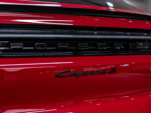 Certified 2024 Porsche Cayenne S AWD/4WD image 25