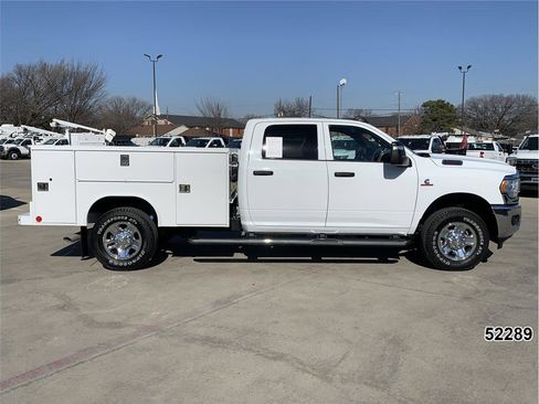 Used 2024 RAM 2500 Tradesman w/ Chrome Appearance Group AWD/4WD image 5