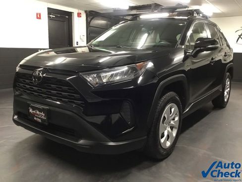 Used 2019 Toyota RAV4 LE image 5