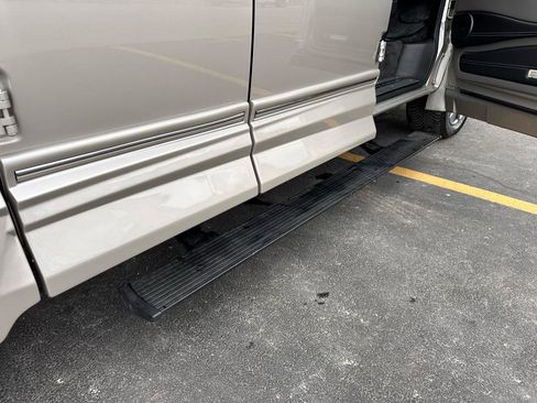 Used 2023 GMC Savana 2500 image 33