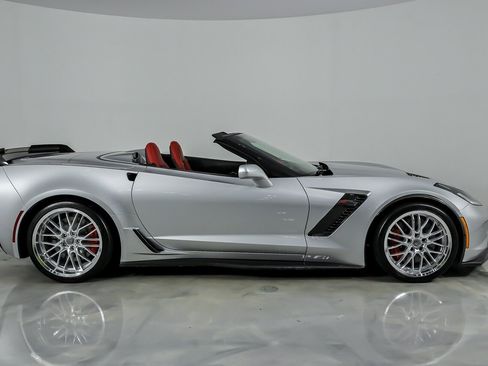 Used 2015 Chevrolet Corvette Z06 w/ 3LZ Preferred Equipment Group RWD image 14