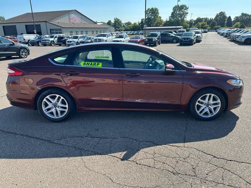 Used 2015 Ford Fusion SE FWD image 4