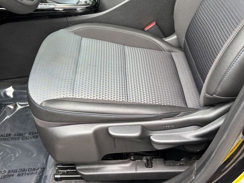 Used 2025 Chevrolet Trax LT FWD image 22