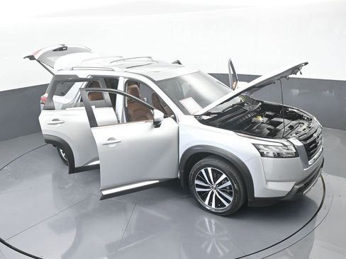 Used 2023 Nissan Pathfinder Platinum image 90