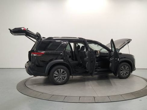 Used 2025 Nissan Pathfinder SV AWD/4WD image 15