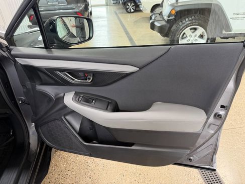 Used 2022 Subaru Outback Premium image 11