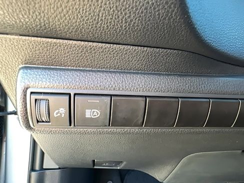Used 2023 Toyota Corolla SE image 11