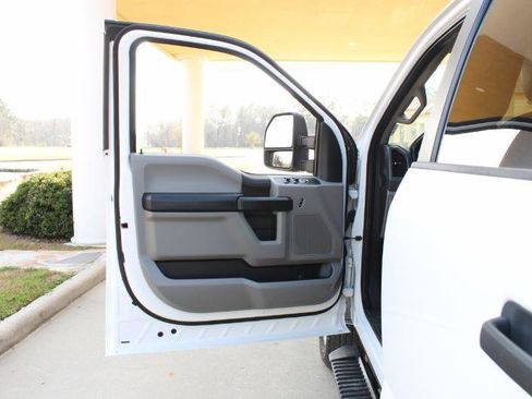 Used 2021 Ford F250 XL w/ Power Equipment Group image 27