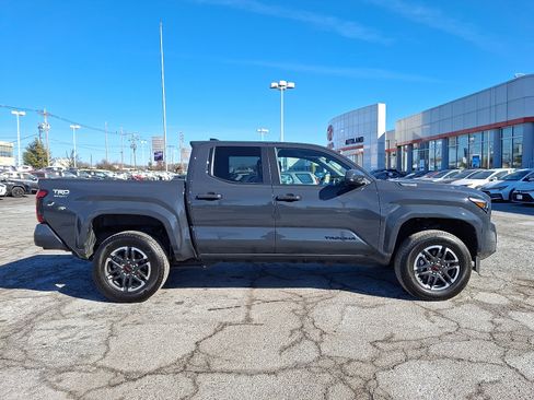 Certified 2025 Toyota Tacoma TRD Sport image 8