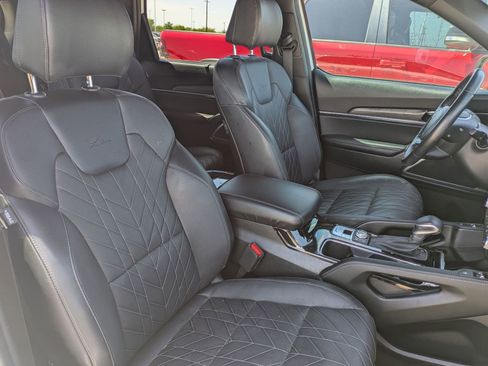 Used 2025 Kia Telluride AWD image 22
