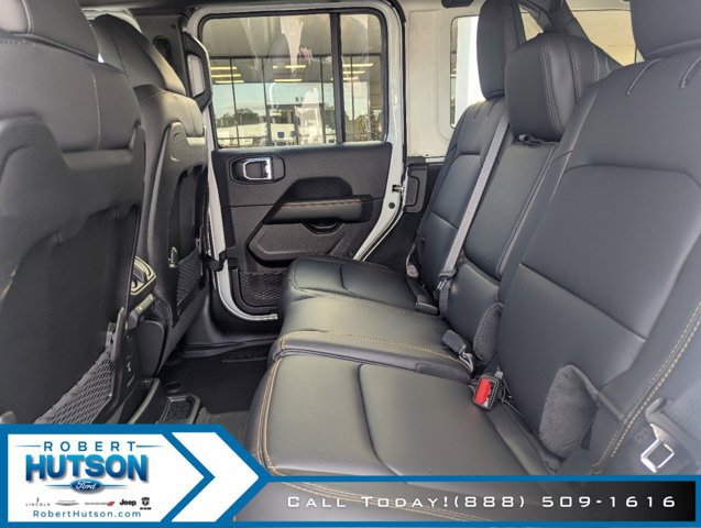 New 2024 Jeep Wrangler Unlimited Sahara w/ Technology Group AWD/4WD image 14