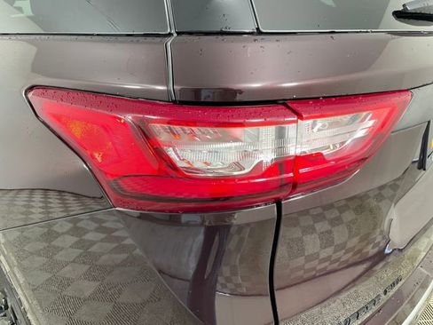 Certified 2021 Chevrolet Traverse Premier w/ LPO, Blackout Package AWD/4WD image 22