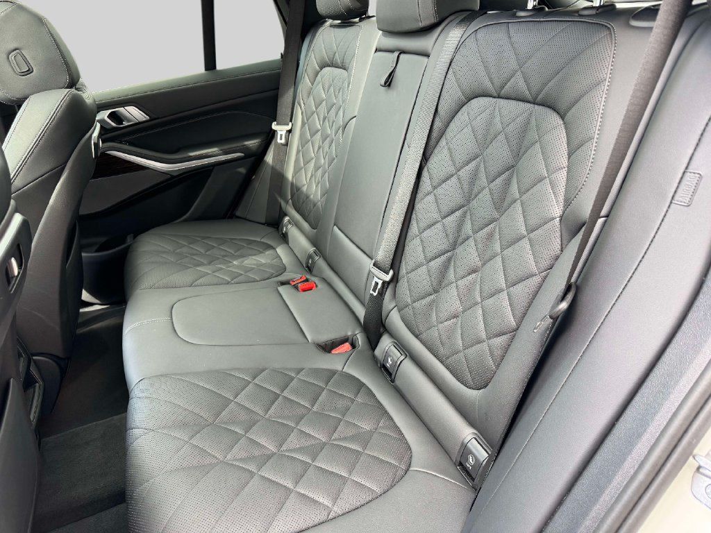 Certified 2024 BMW X5 xDrive40i w/ Premium Package AWD/4WD image 14