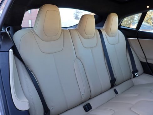 Used 2015 Tesla Model S 70D image 16