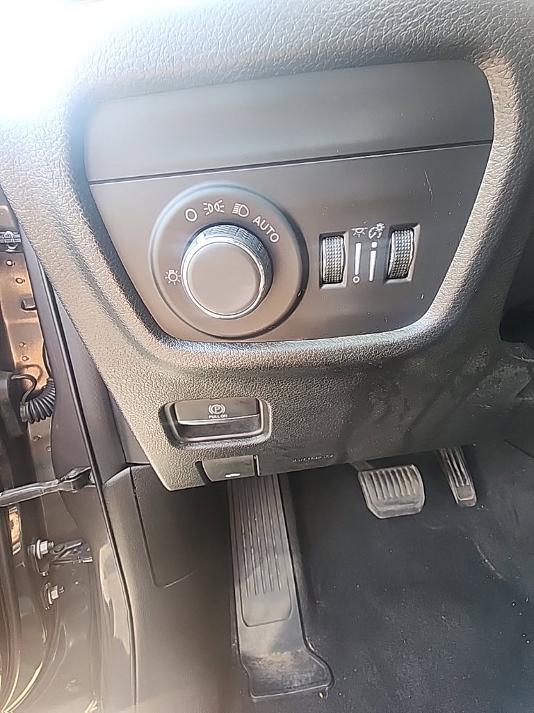 Used 2023 Jeep Grand Cherokee L Laredo w/ Luxury Tech Group I AWD/4WD image 18