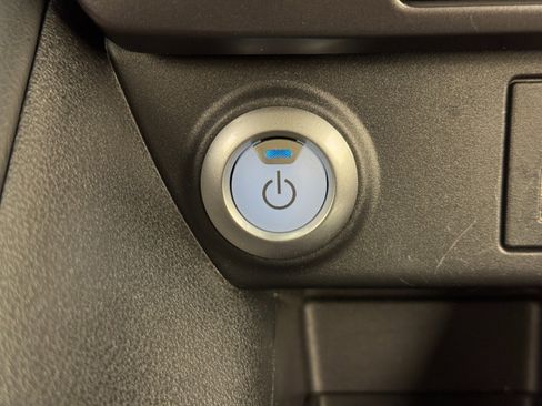 Used 2025 Nissan Leaf S image 21